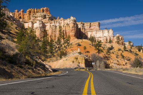 USA, Utah, Bryce Canyon National Park, Scenic Highway U-12 (All American Scenic Byway) near Mossy Cave Trail