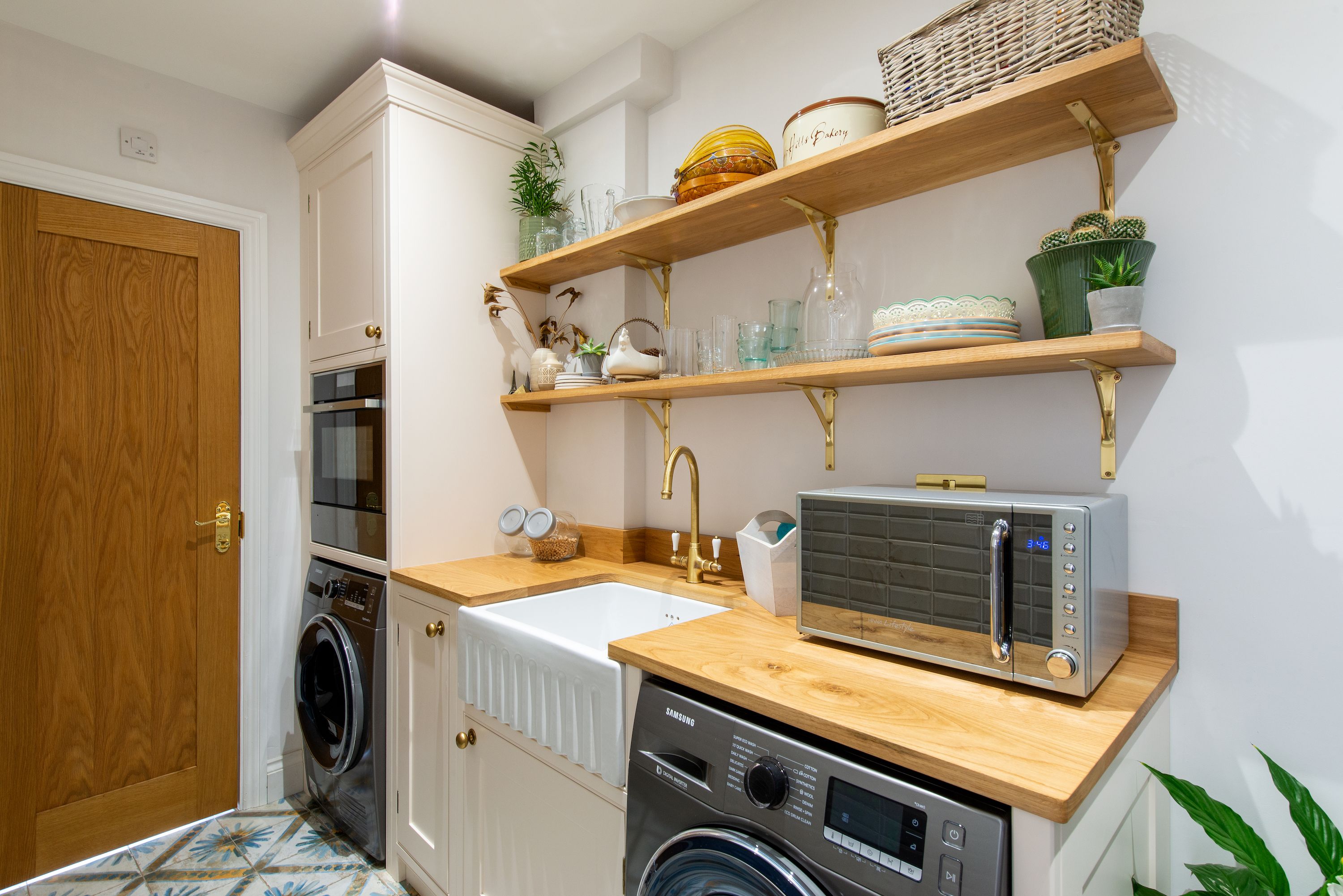 Tips to Create a Minimalist Laundry Space in a Small Home - Furnizing