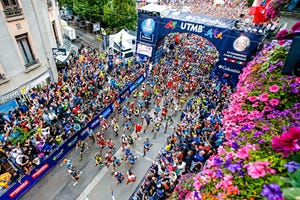 salida del ultra trail del mont blanc en chamonix, francia