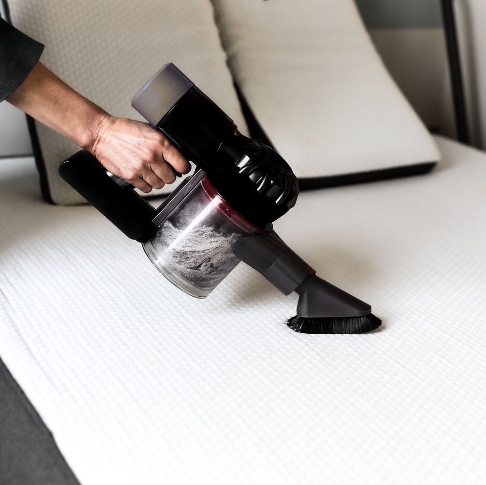 mattress cleaning using a vacuum cleaner
