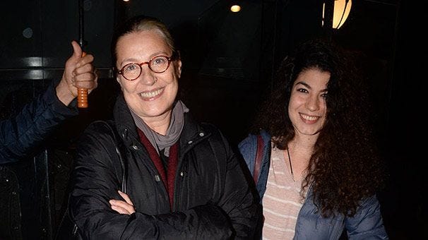Vahide Perçin y Alize Gördüm Madre