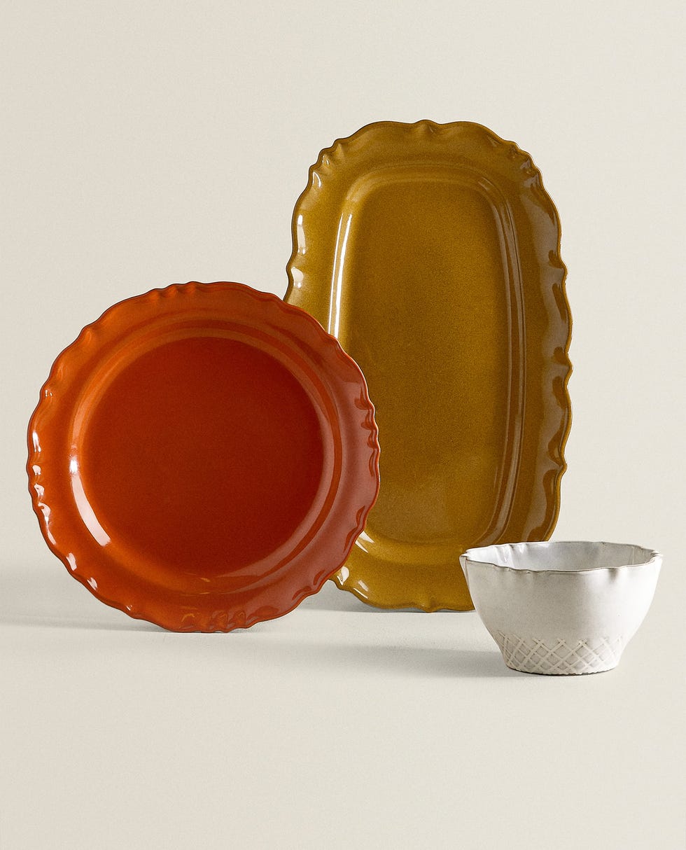 Vajilla de terracota irregular de Zara Home