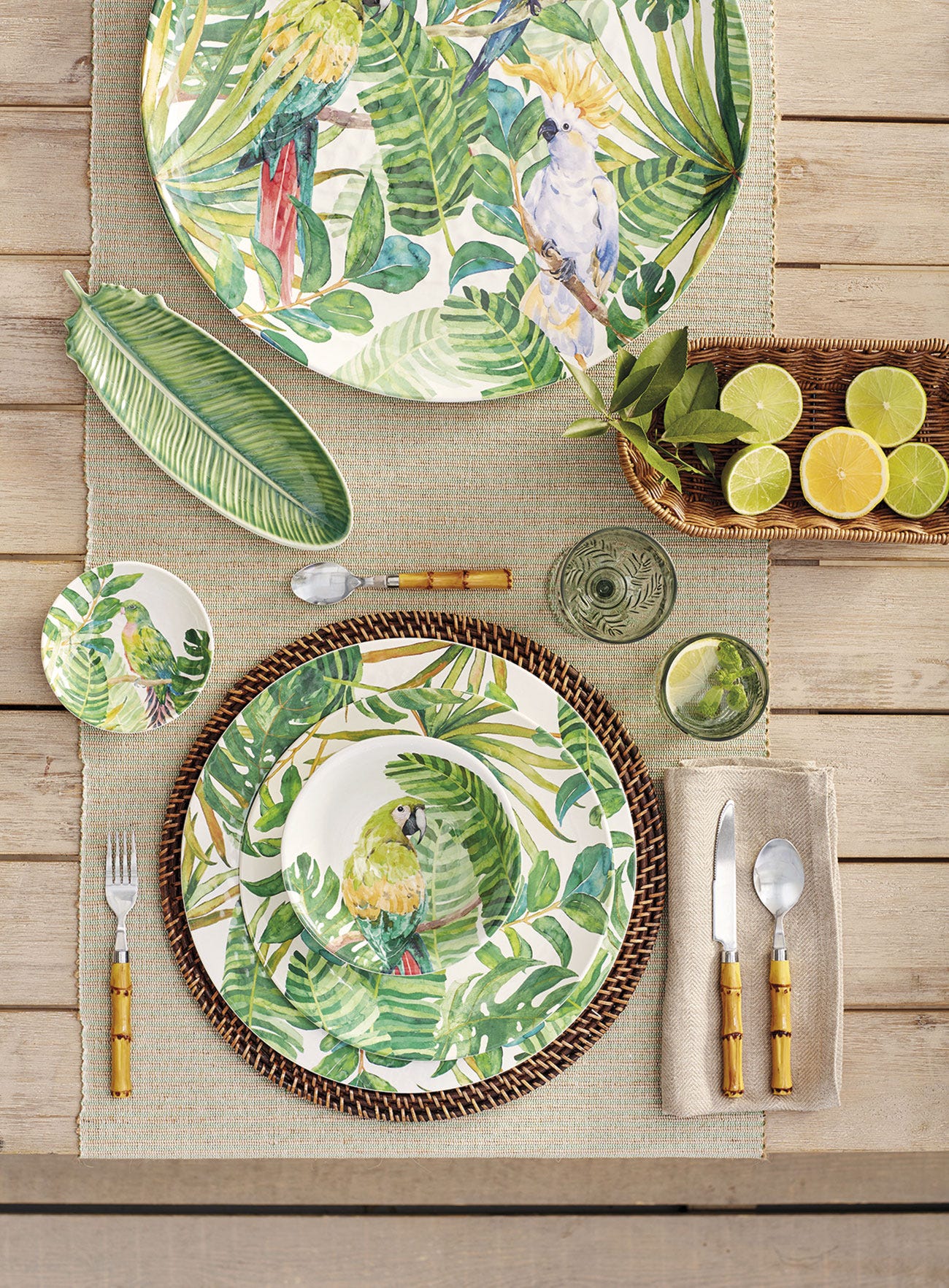vajilla selva, con un original diseño tropical