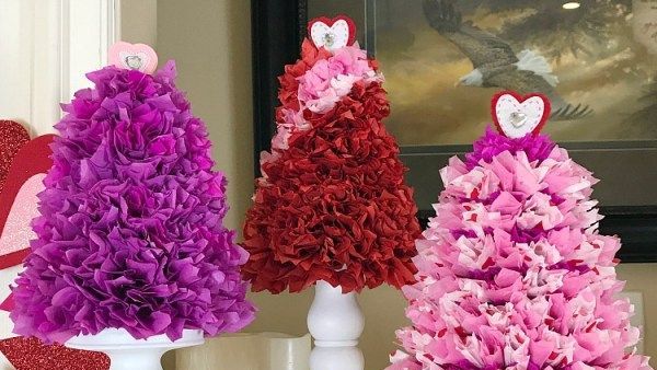 Wooden Christmas Tree Red Base Heart Topper 8 Tall Country Folk Art