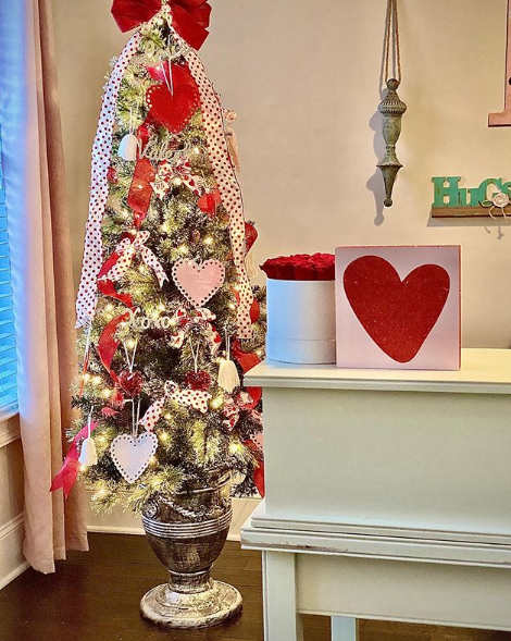 12 Best Valentine Trees - DIY Valentine's Day Trees and Decorations