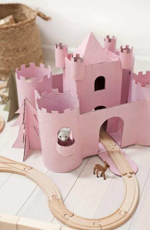 valentines box ideas, pink castle made of cardboard
