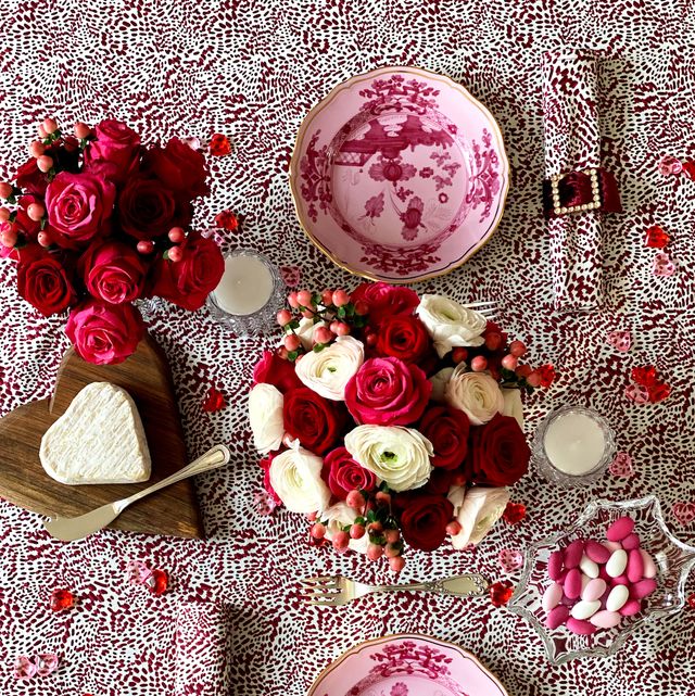 Dining table decor for dinner with a partner on valentine's day 01   Valentine day table decorations, Elegant table decorations, Dining table  decor
