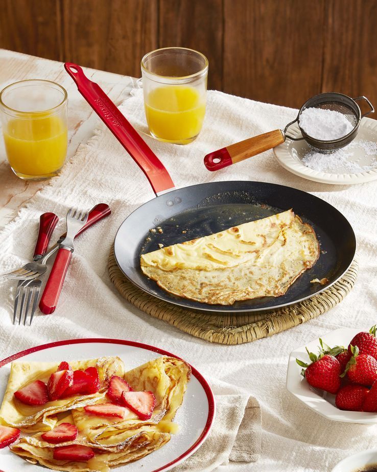 crepes with strawberries and lemon curd