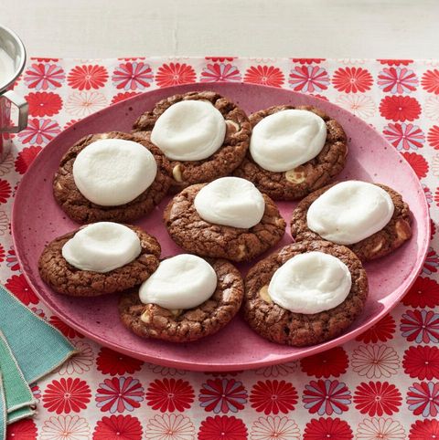 hot chocolate cookies with marshmallows on pink plate