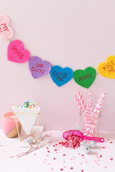 XOXO and Hanging Heart Valentine Garland - Felt Valentines Day Hanging  Decorations | Valentines Day Tree Decorations | Hanging Hearts Decorations  
