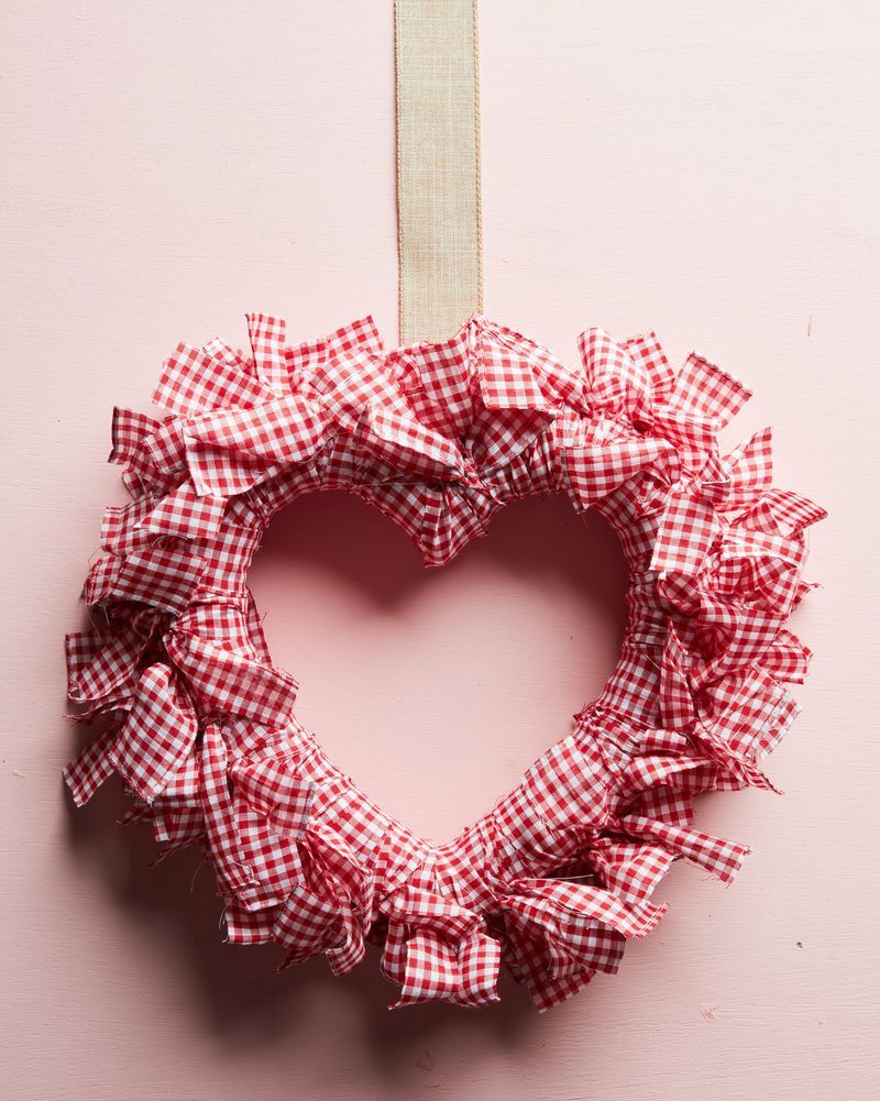 Valentine Decorations: DIY Cookie Cutter Clay Valentines Garland -  Tutorial! - Making Things is Awesome