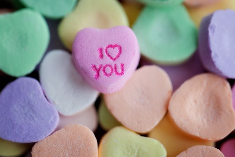 https://hips.hearstapps.com/hmg-prod/images/valentines-day-facts-1581457996.jpg