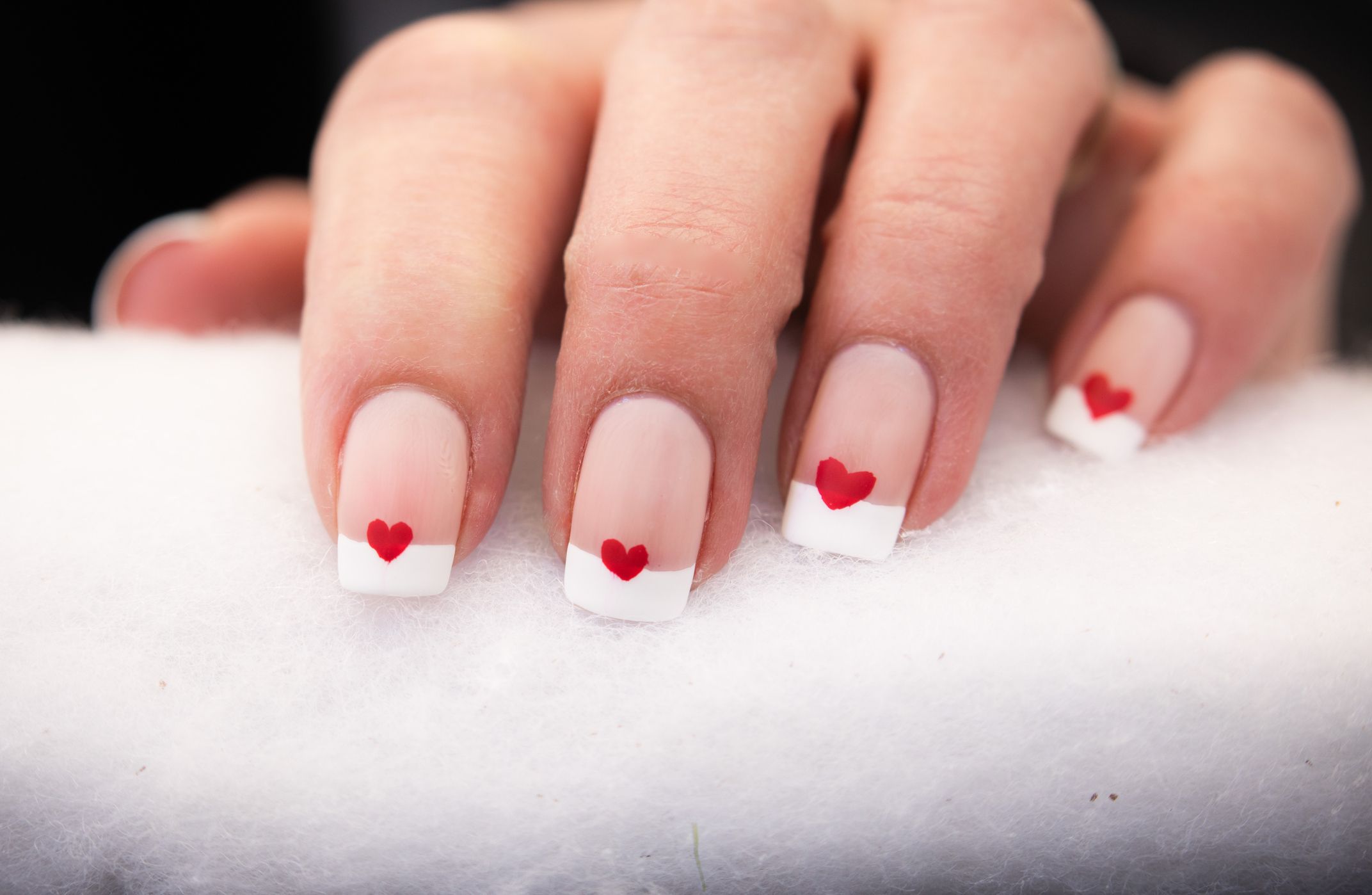 PiggieLuv: Freehand roses nail art for Valentine's Day