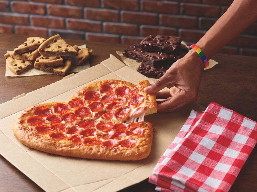 valentines day restaurant specials, pizza hut