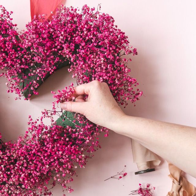 13 DIY Wrapping Paper And Farbic Ideas For Valentine's Day