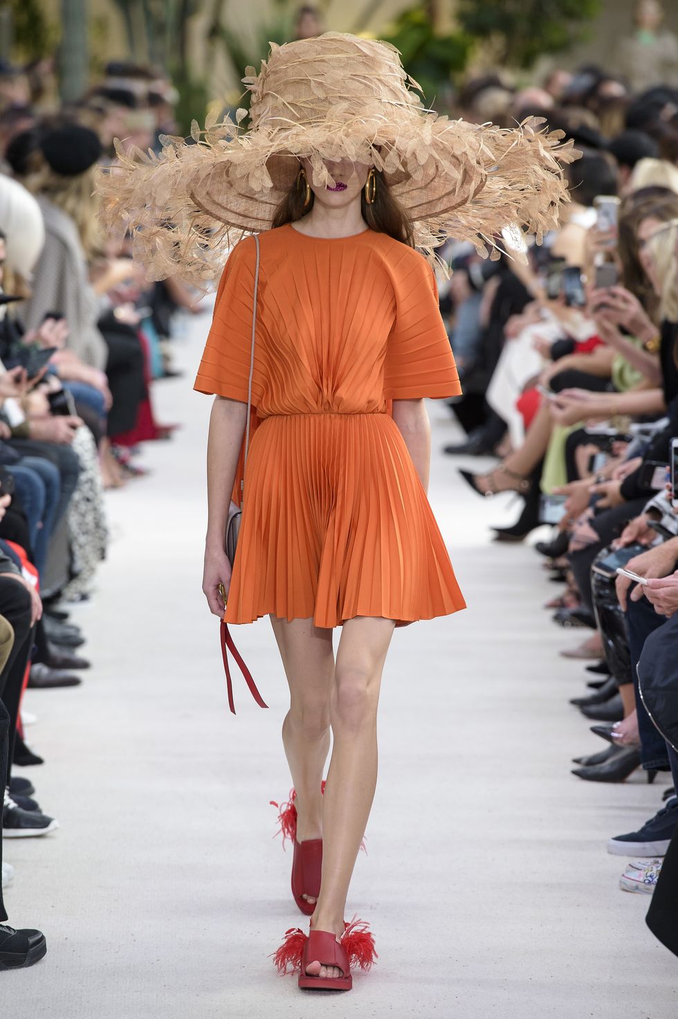 come indossare l'arancione, arancione abbinamenti, colori moda estate 2019