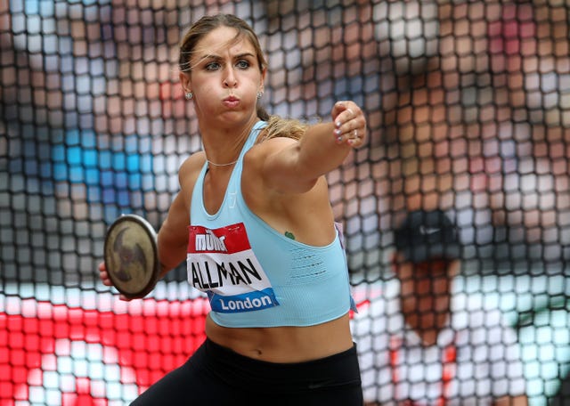 valerie allman ejecuta un lanzamiento de disco en la liga de diamante de londres