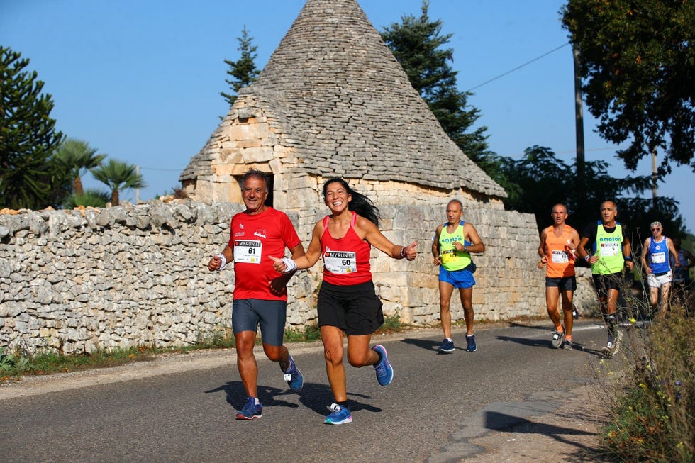 a group of people running in a race