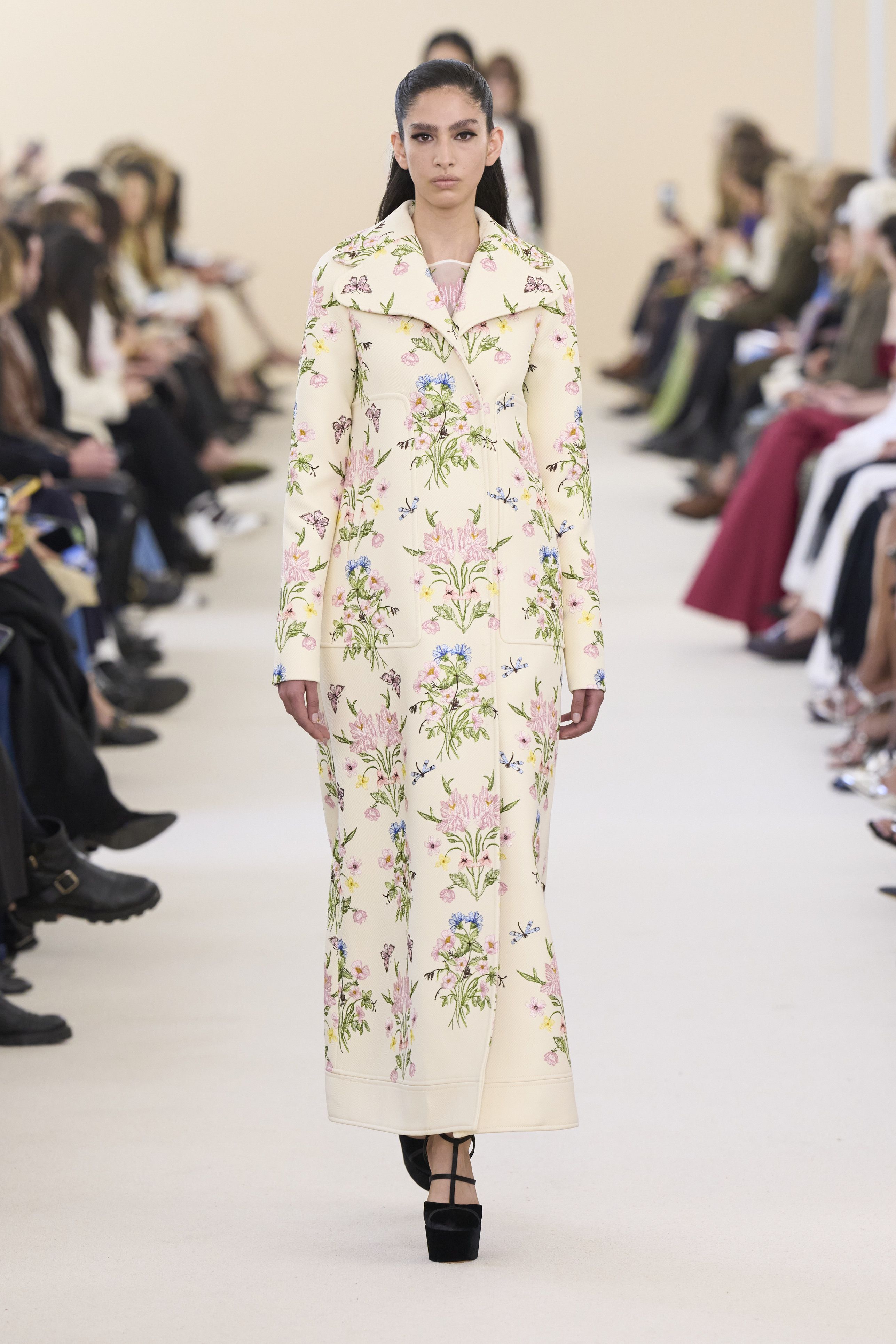 ジャンバティスタ ヴァリ（GIAMBATTISTA VALLI）」の2023-24秋冬