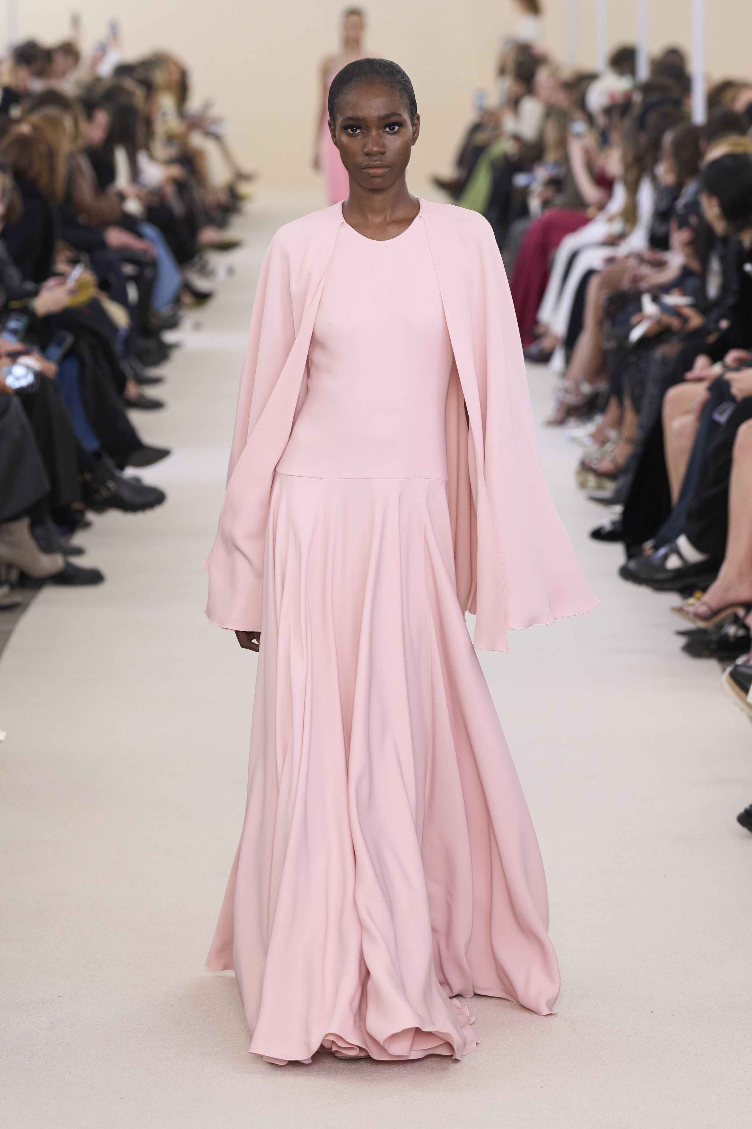 ジャンバティスタ ヴァリ(GIAMBATTISTA VALLI)2024-25秋冬 ジャンバティスタ ヴァリ(GIAMBATTISTA VALLI)2024-25秋冬