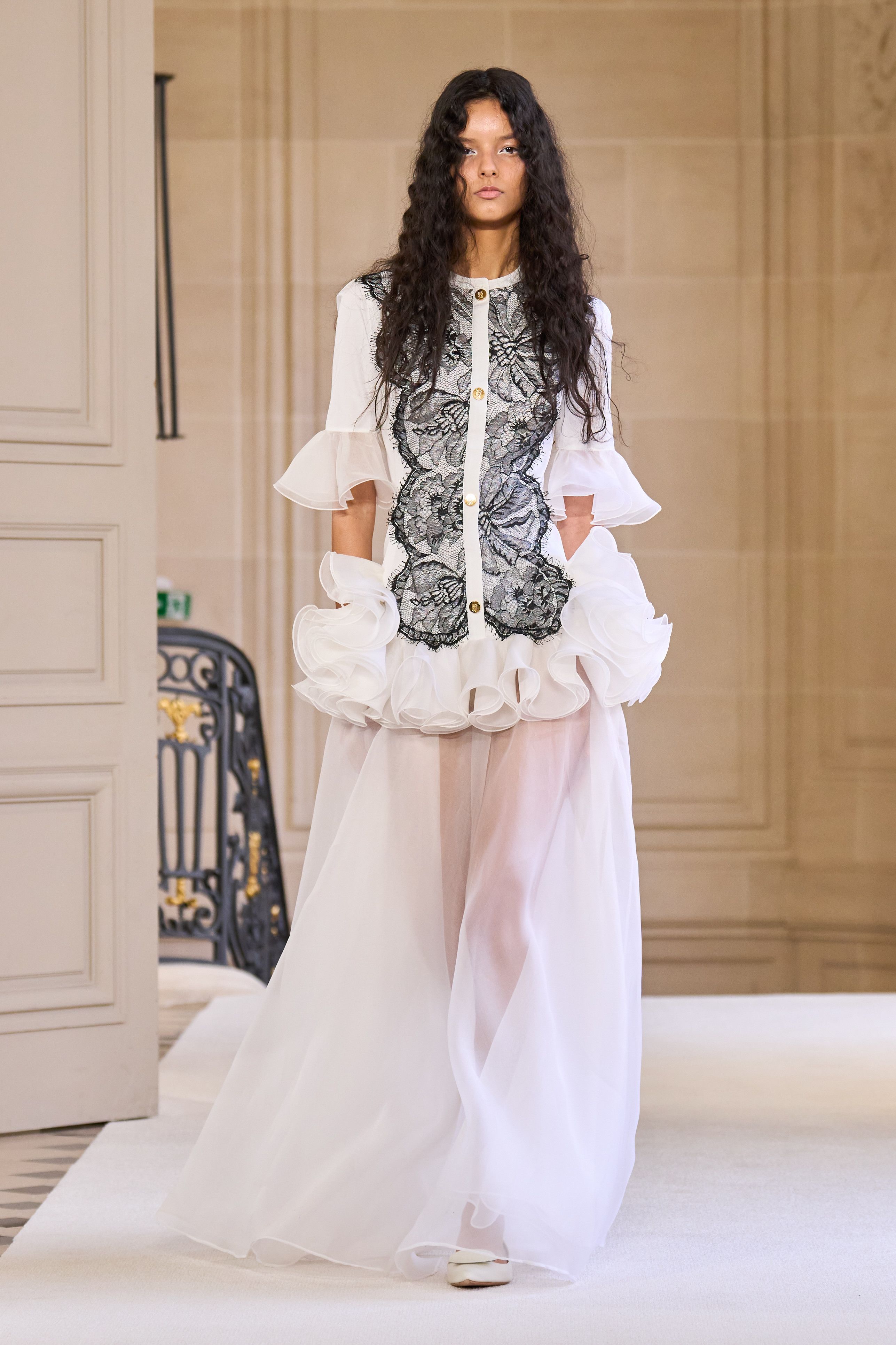 ジャンバティスタ ヴァリ（GIAMBATTISTA VALLI）2025-26秋冬