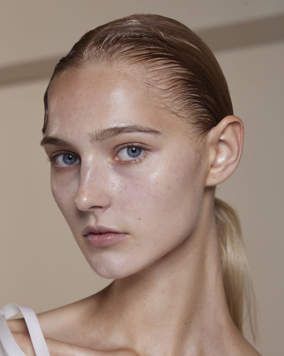 How to Keep Skin From Looking Oily in Photos