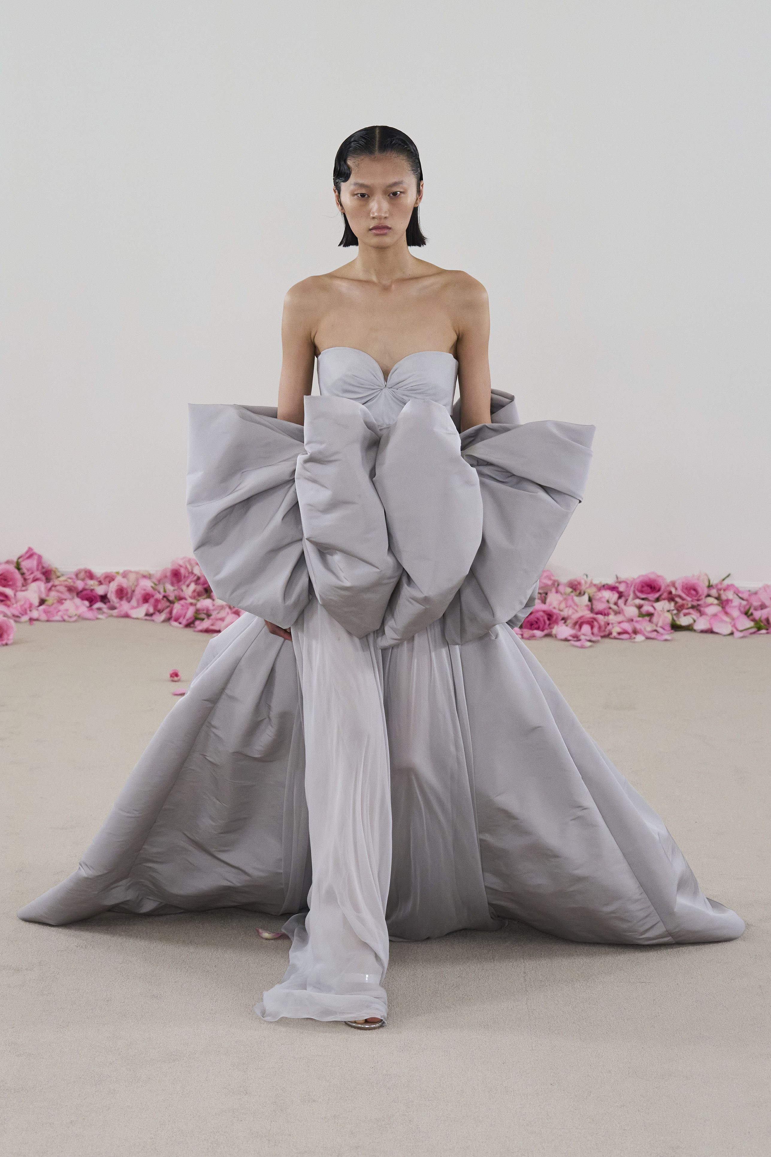 ジャンバティスタ ヴァリ（GIAMBATTISTA VALLI）」の2023-24秋冬オート 