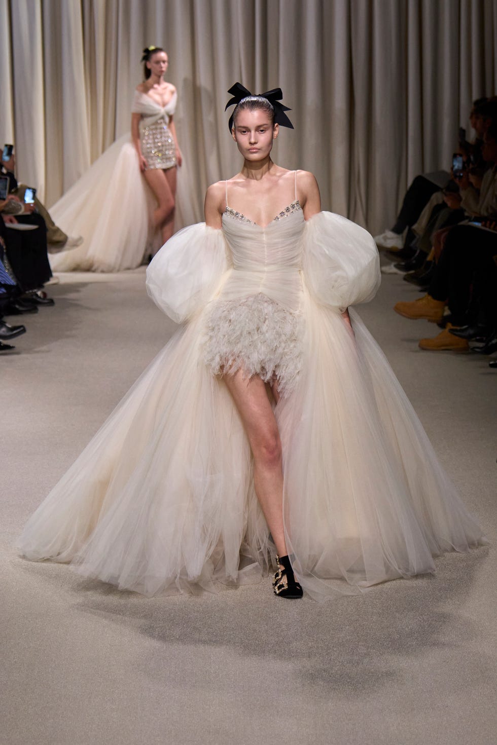 ジャンバティスタ ヴァリ（GIAMBATTISTA VALLI）2024春夏コレクション 