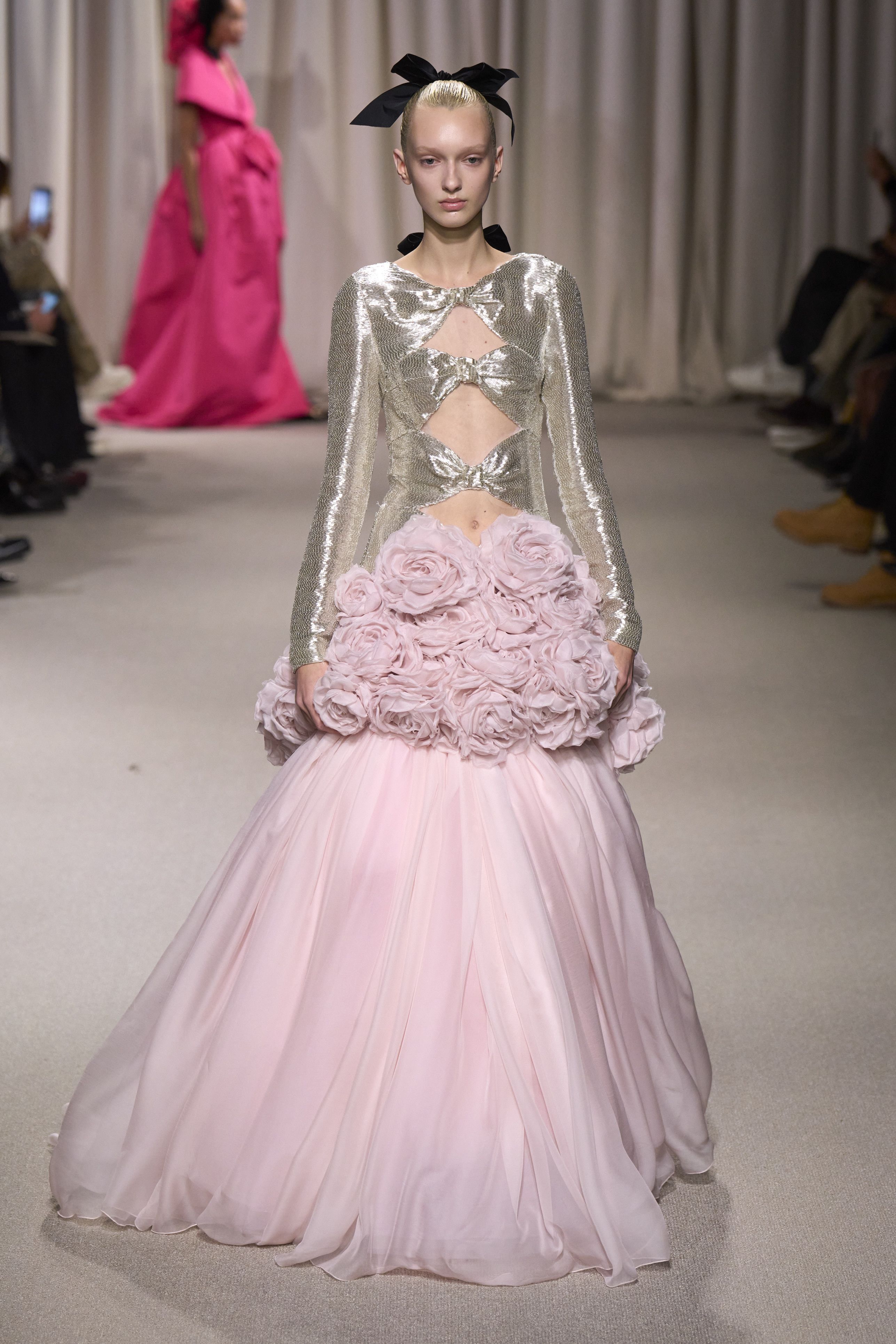 ジャンバティスタ ヴァリ（GIAMBATTISTA VALLI）2024春夏コレクション | ファッション | ELLE ［エル デジタル］