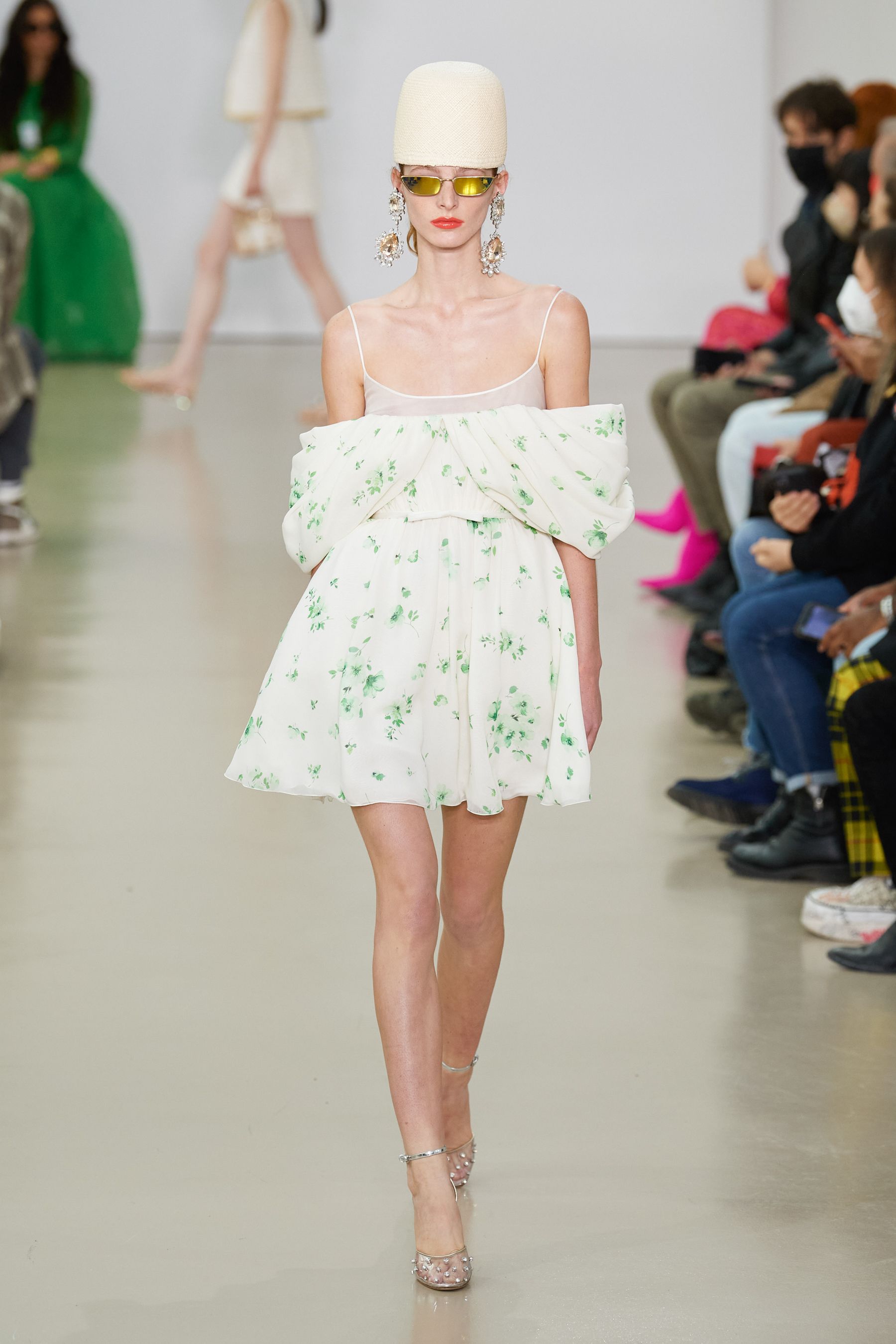 ジャンバティスタ ヴァリ（GIAMBATTISTA VALLI）」2022春夏