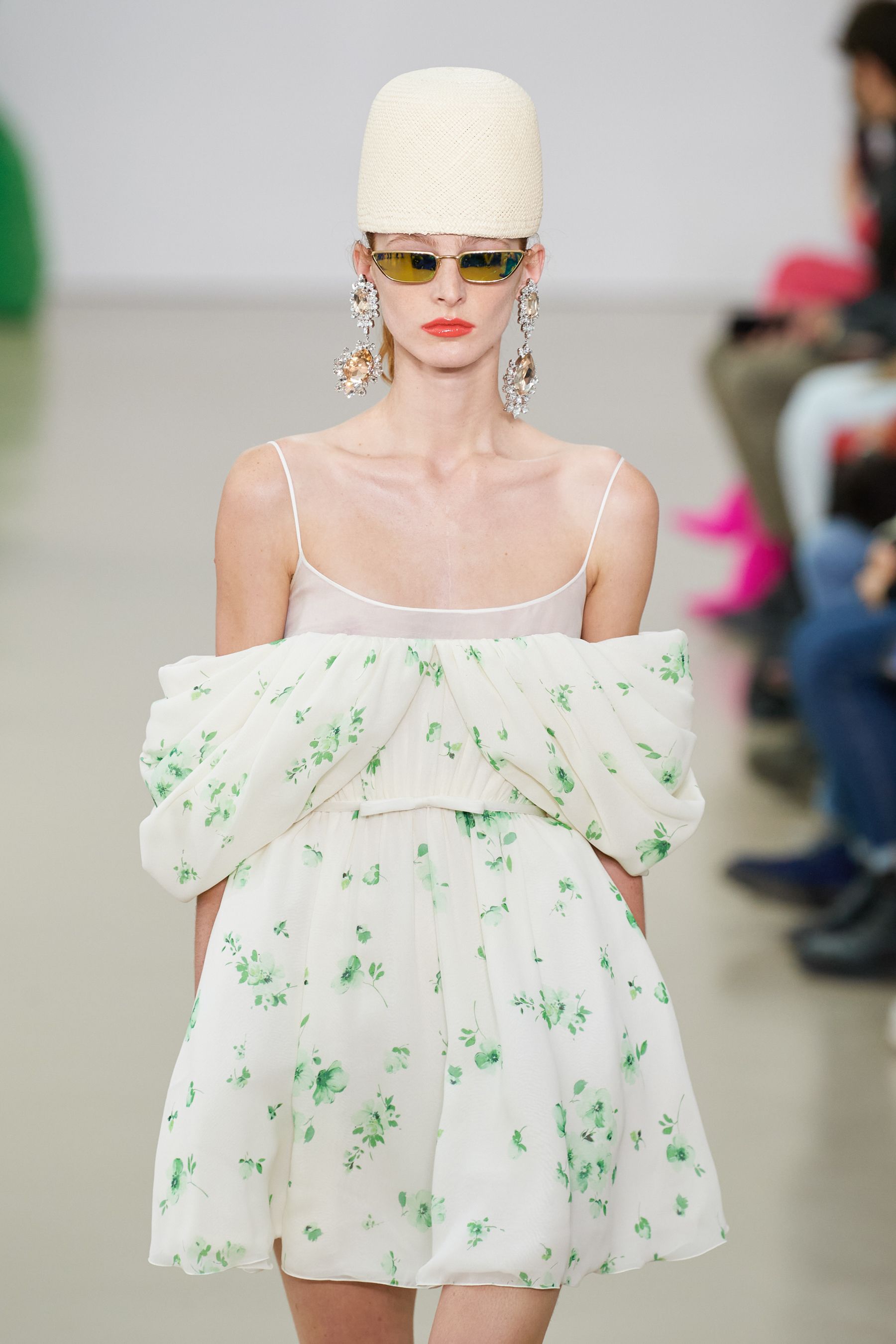 ジャンバティスタ ヴァリ（GIAMBATTISTA VALLI）」2022春夏