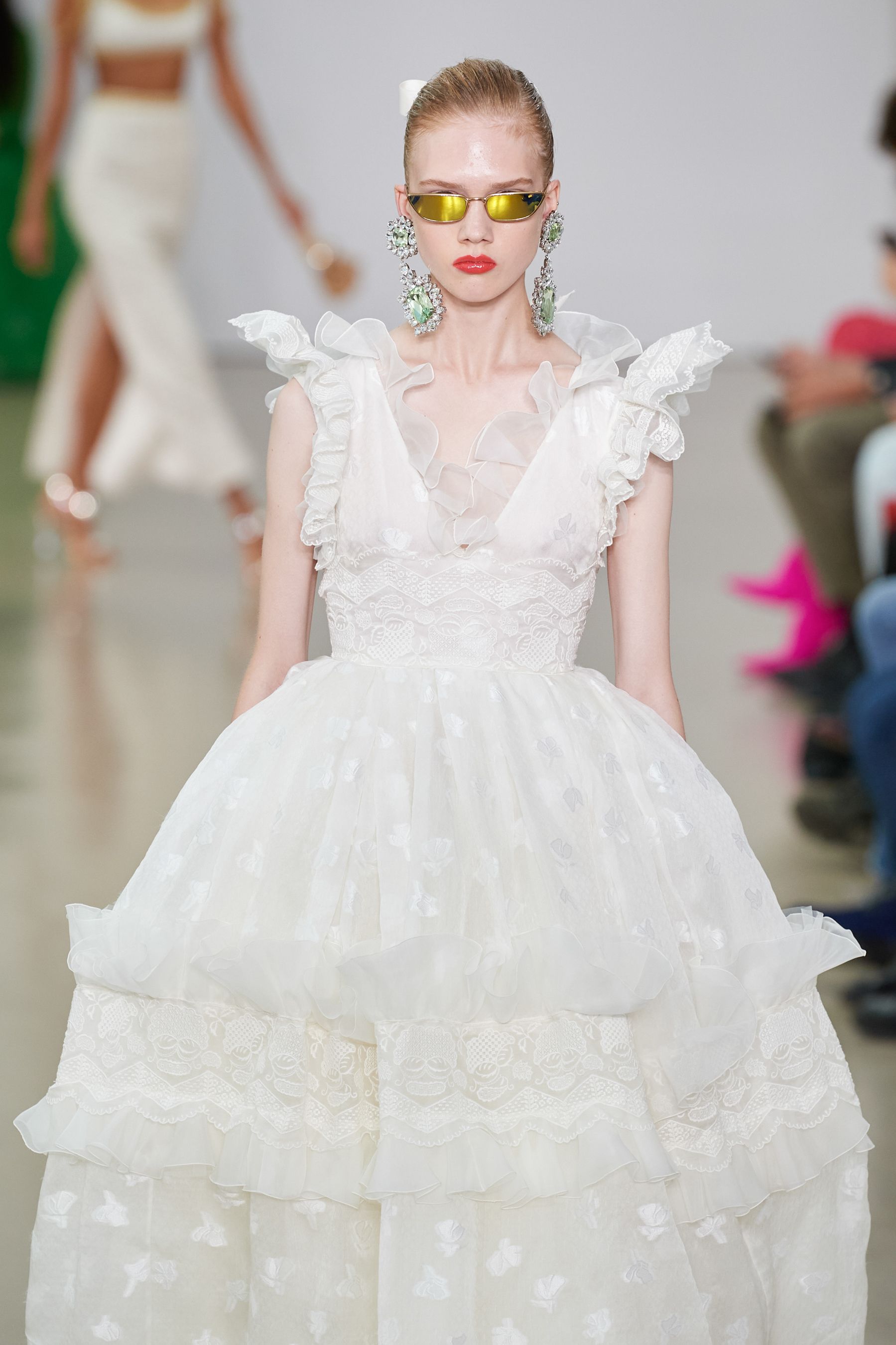 ジャンバティスタ ヴァリ（GIAMBATTISTA VALLI）」2022春夏コレクション | ファッション | ELLE ［エル デジタル］