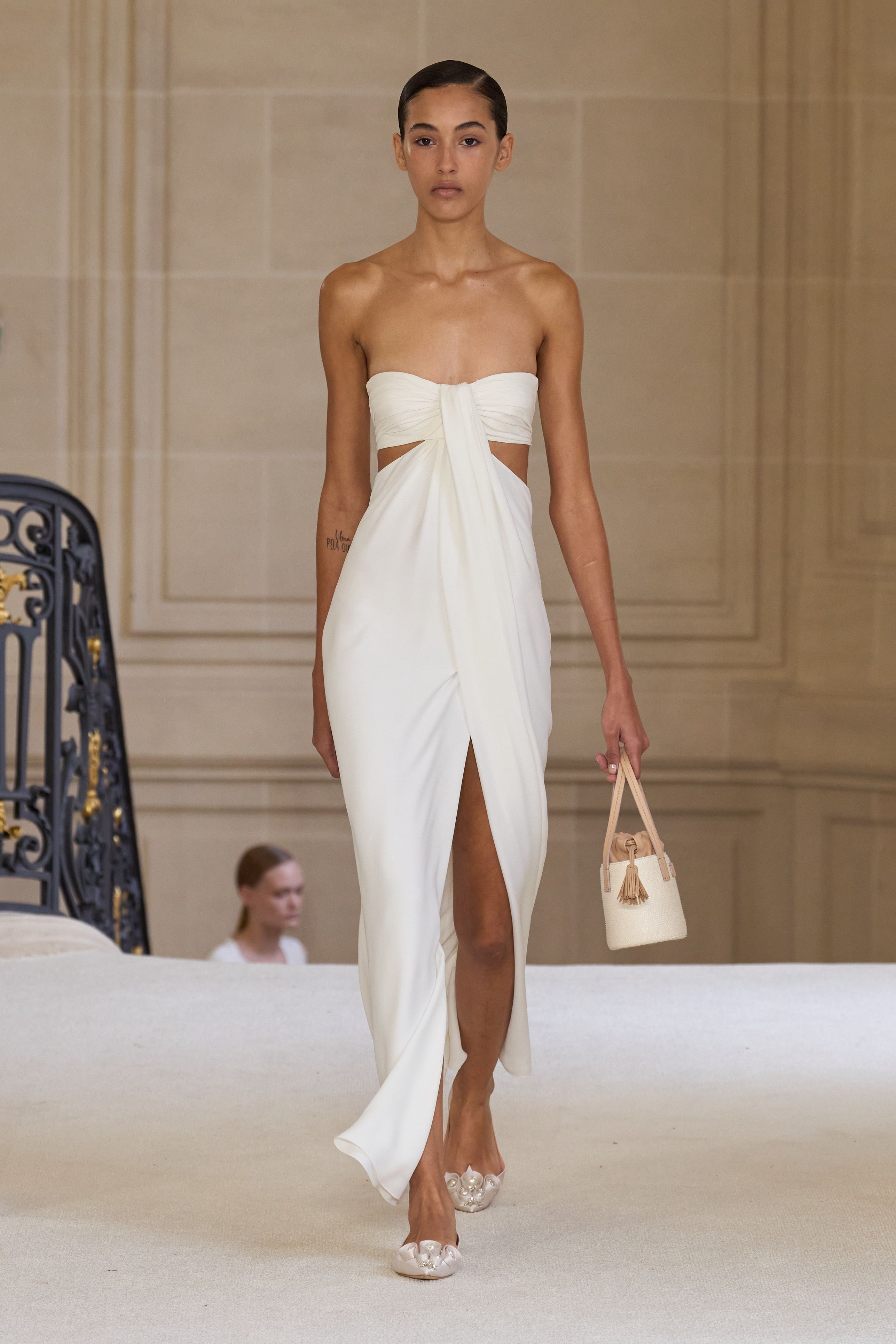 ジャンバティスタ ヴァリ（GIAMBATTISTA VALLI）」2025春夏
