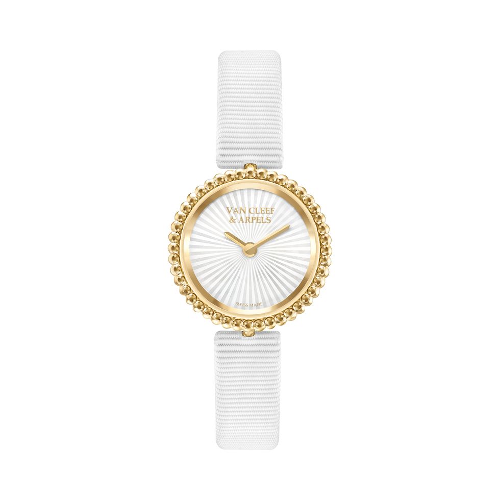 van cleef  arpelsperlée黃k金腕錶以璣鏤飾紋與金質圓珠相互輝映，更首度採用可替換式錶帶形塑百變穿搭風情。