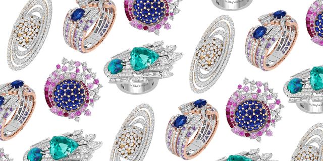 Van Cleef in action!  Girly jewelry, Luxury jewelry, Stacked jewelry