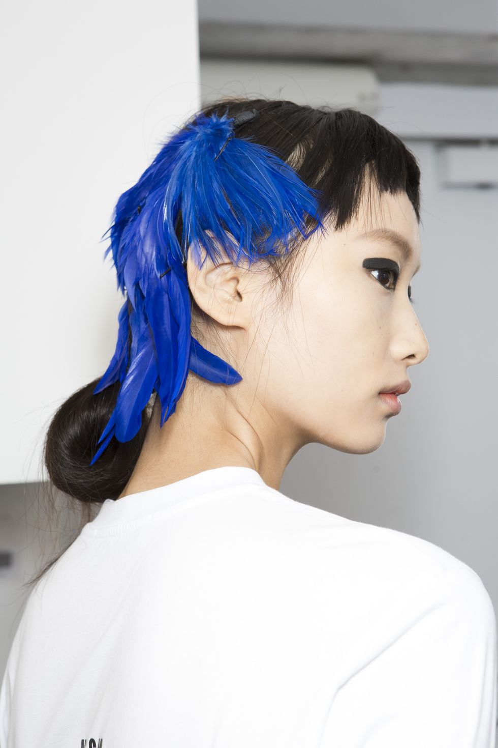 Hair, Blue, Face, Hairstyle, Chin, Hair coloring, Beauty, Shoulder, Fashion, Electric blue, 