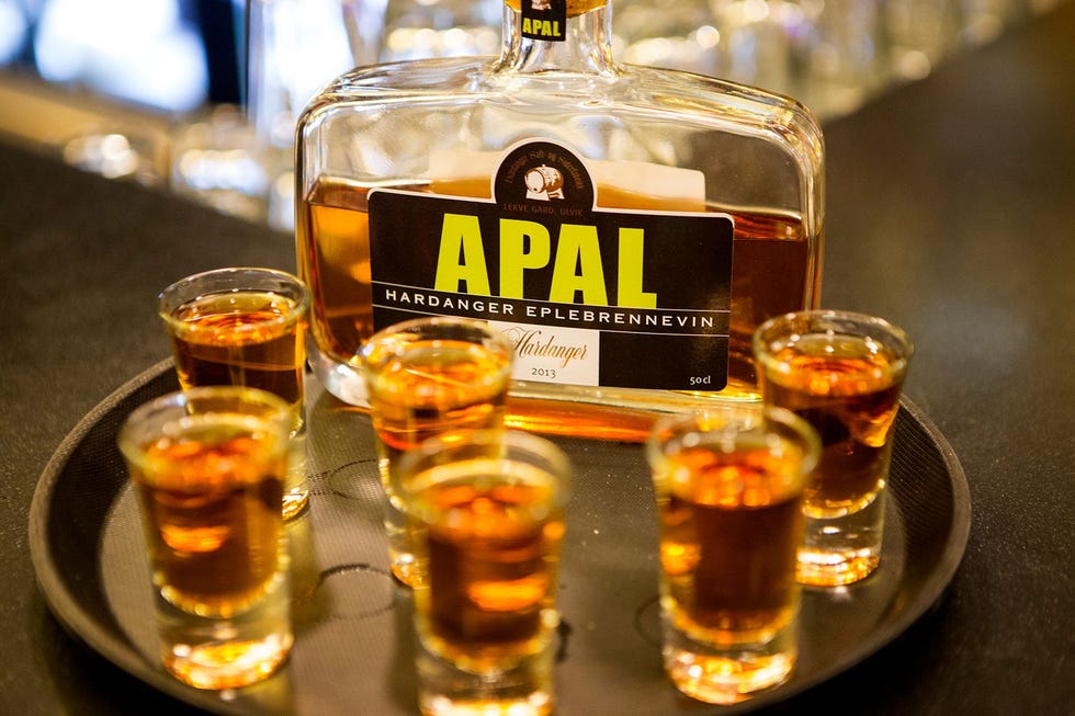 Favoriet drankje voor bij de open haard lokale appelbrandewijn