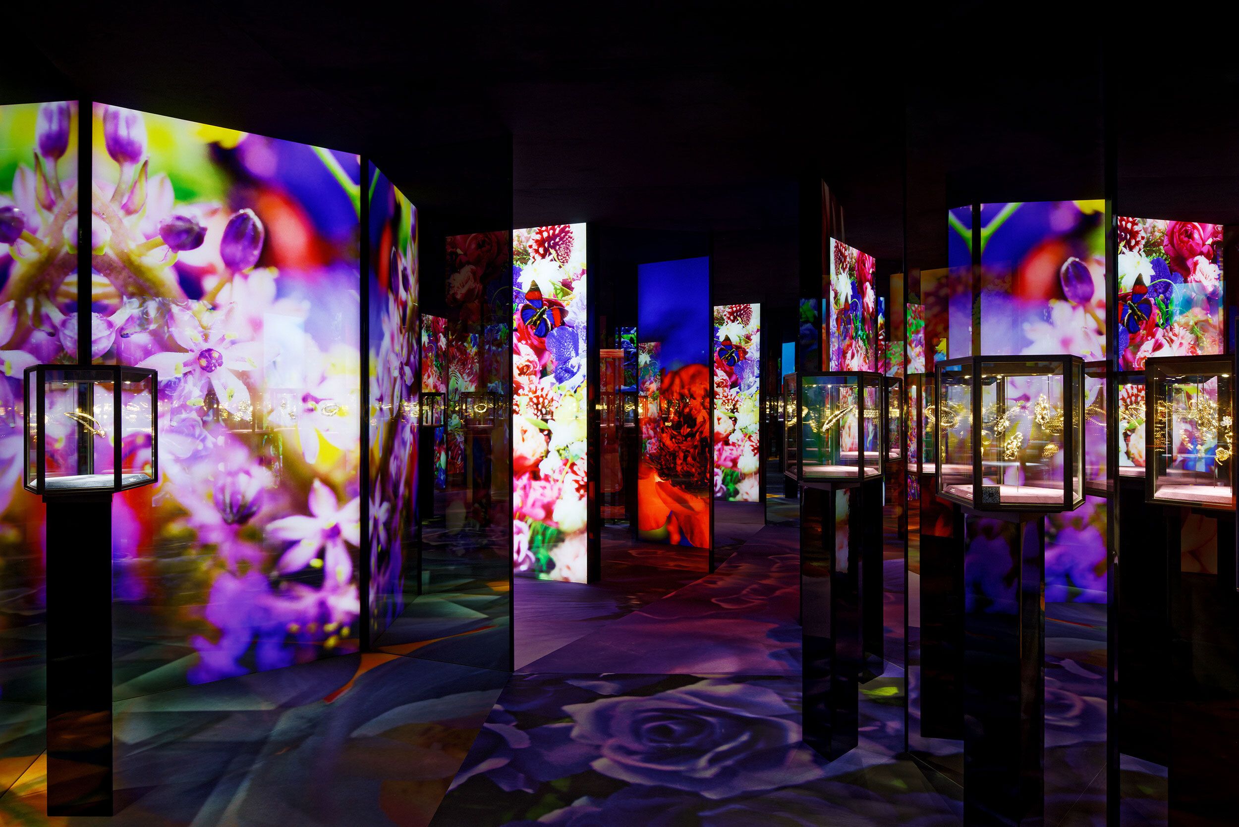 Florae: Van Cleef ＆ Arpels Florae: A Blossoming Garden with Van Cleef & Arpels on Place