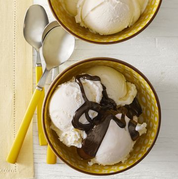 vanilla bean ice cream with hot fudge sauce