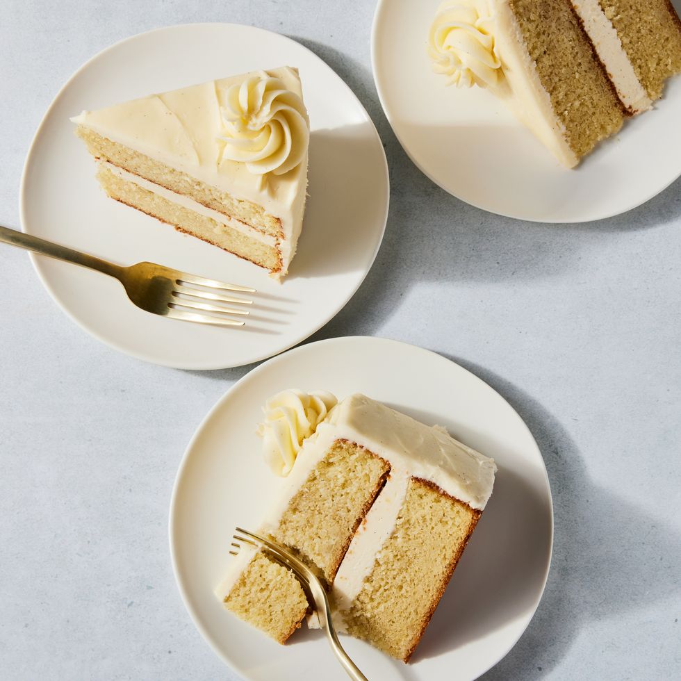 vanilla cake with vanilla buttercream frosting