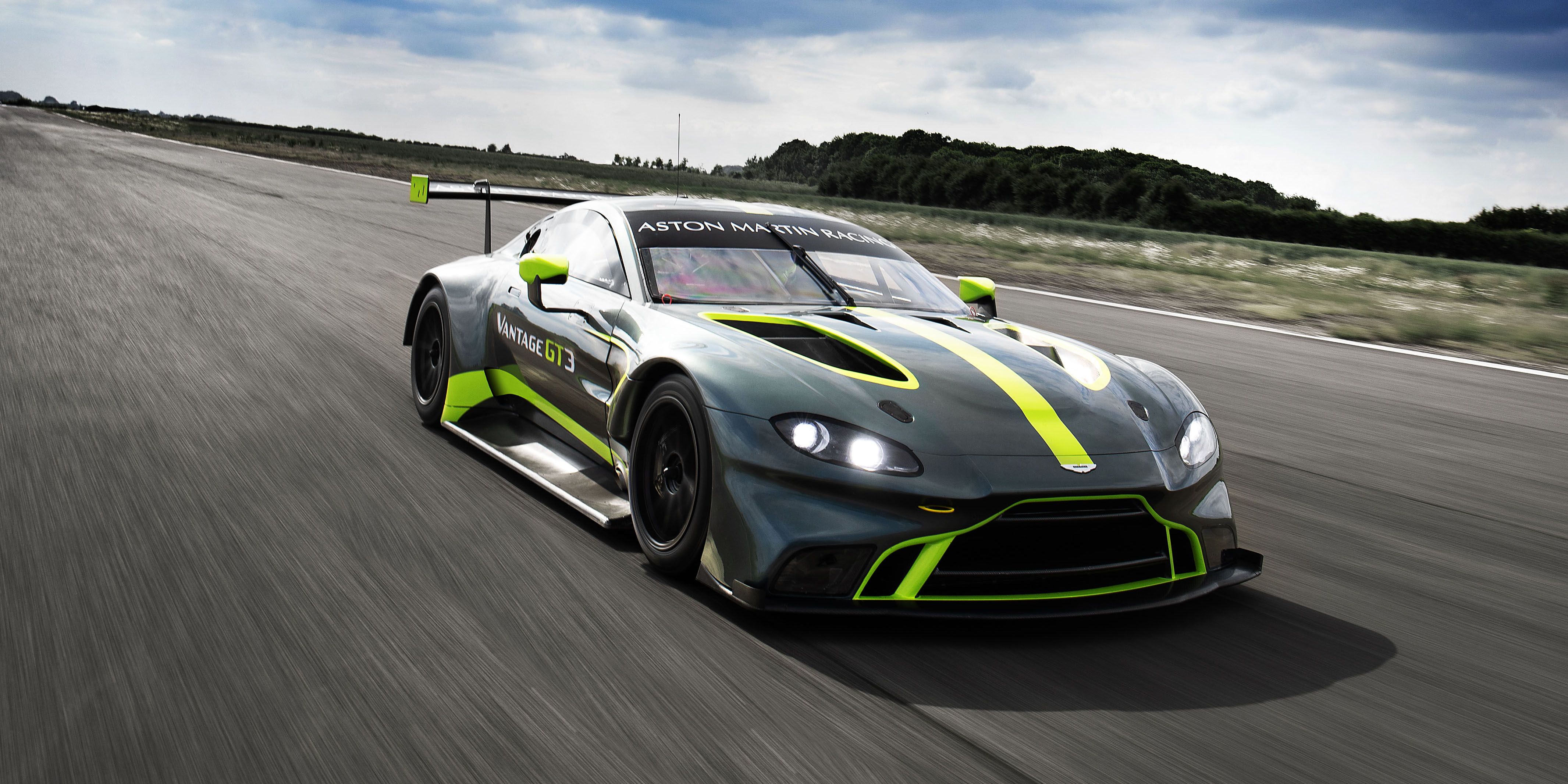 Modstand Folde Der er en tendens No Surprise, Aston Martin's New Race Cars are Wonderful