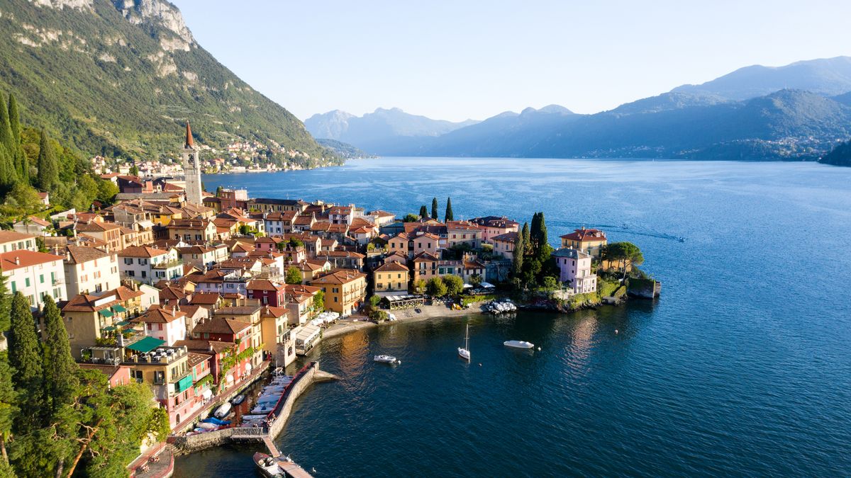 preview for Questa villa sul Lago di Como realizzata da Gio Ponti è oggi una casa vacanze da sogno
