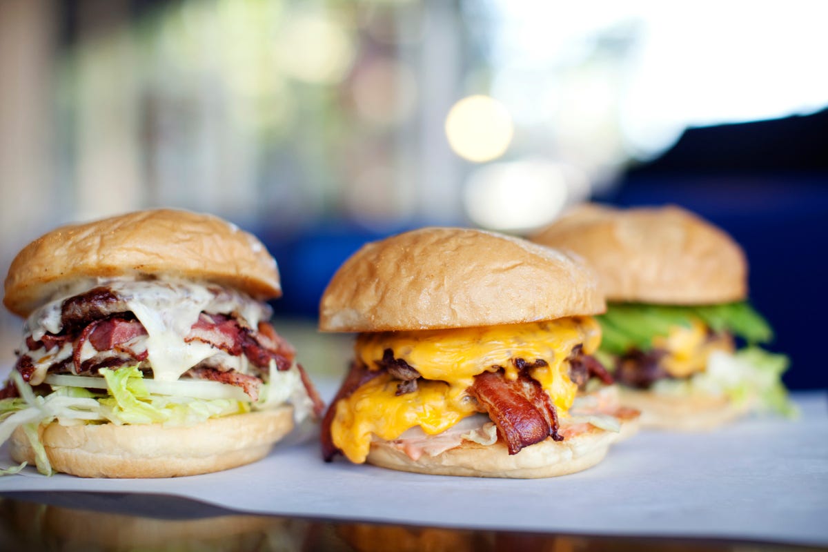 the-healthiest-and-unhealthiest-fast-food-burgers-of-2021