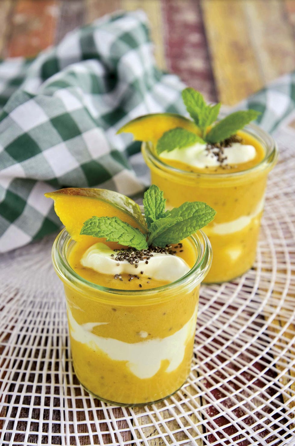 vasitos de yogur y mango
