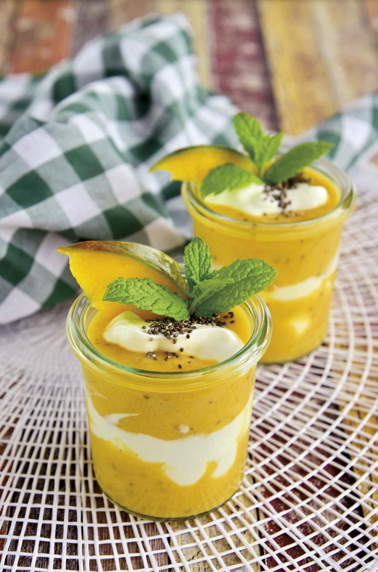vasitos de yogur y mango