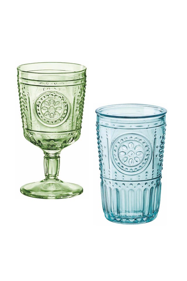 vaso y copa con relieve de colores