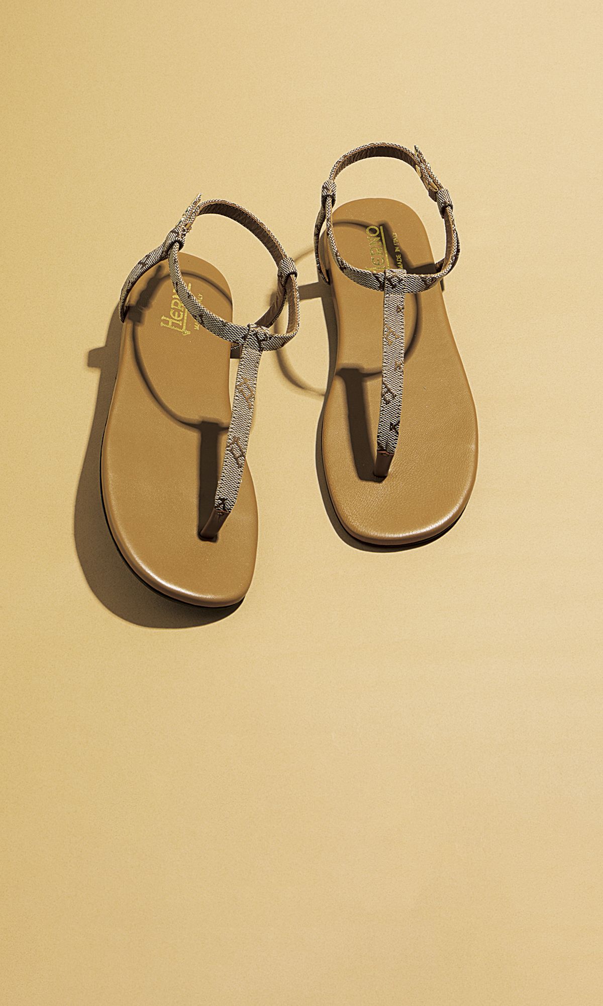 夏の足元に☆ MAISONMARGIELA トングサンダル 楽天市場】MAISON MARGIELA メゾン マルジェラ トングサンダル