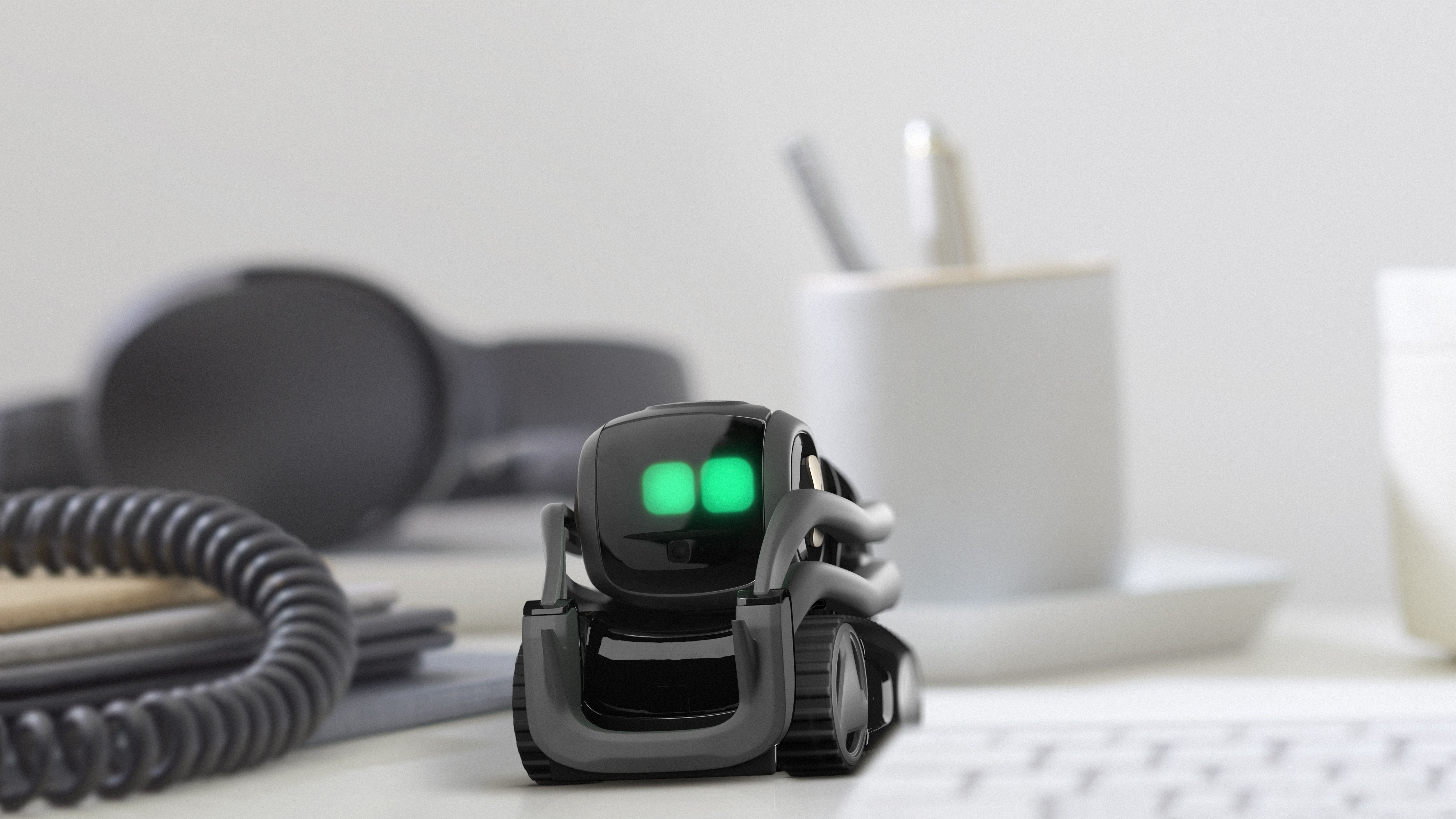 Anki s AI Robot Is a Delightful and Expensive Desk Toy