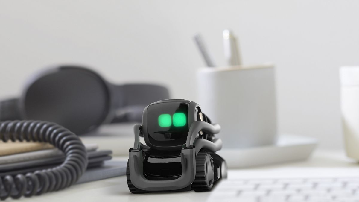 Anki's AI Robot Is a (and Expensive) Desk Toy