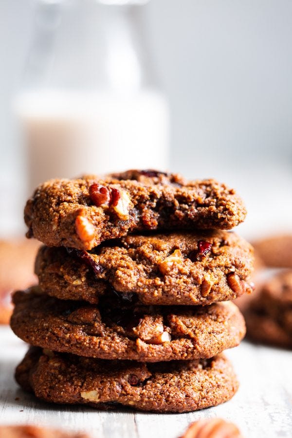 Finger food, Food, Biscuit, Cuisine, Cookies and crackers, Ingredient, Baked goods, Dessert, Cookie, Sweetness, 
